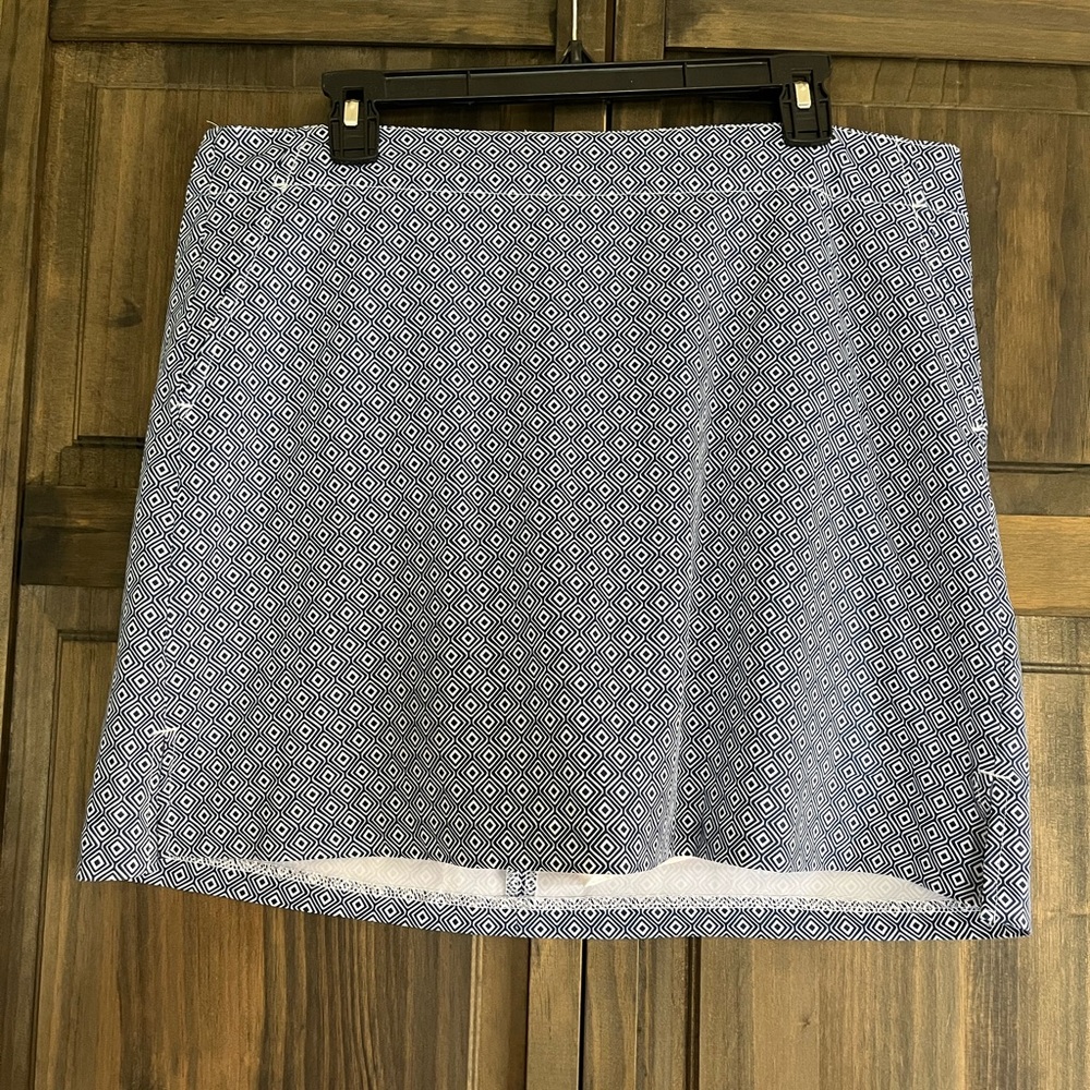 Lady Hagen Blue and white geometric design SKORT